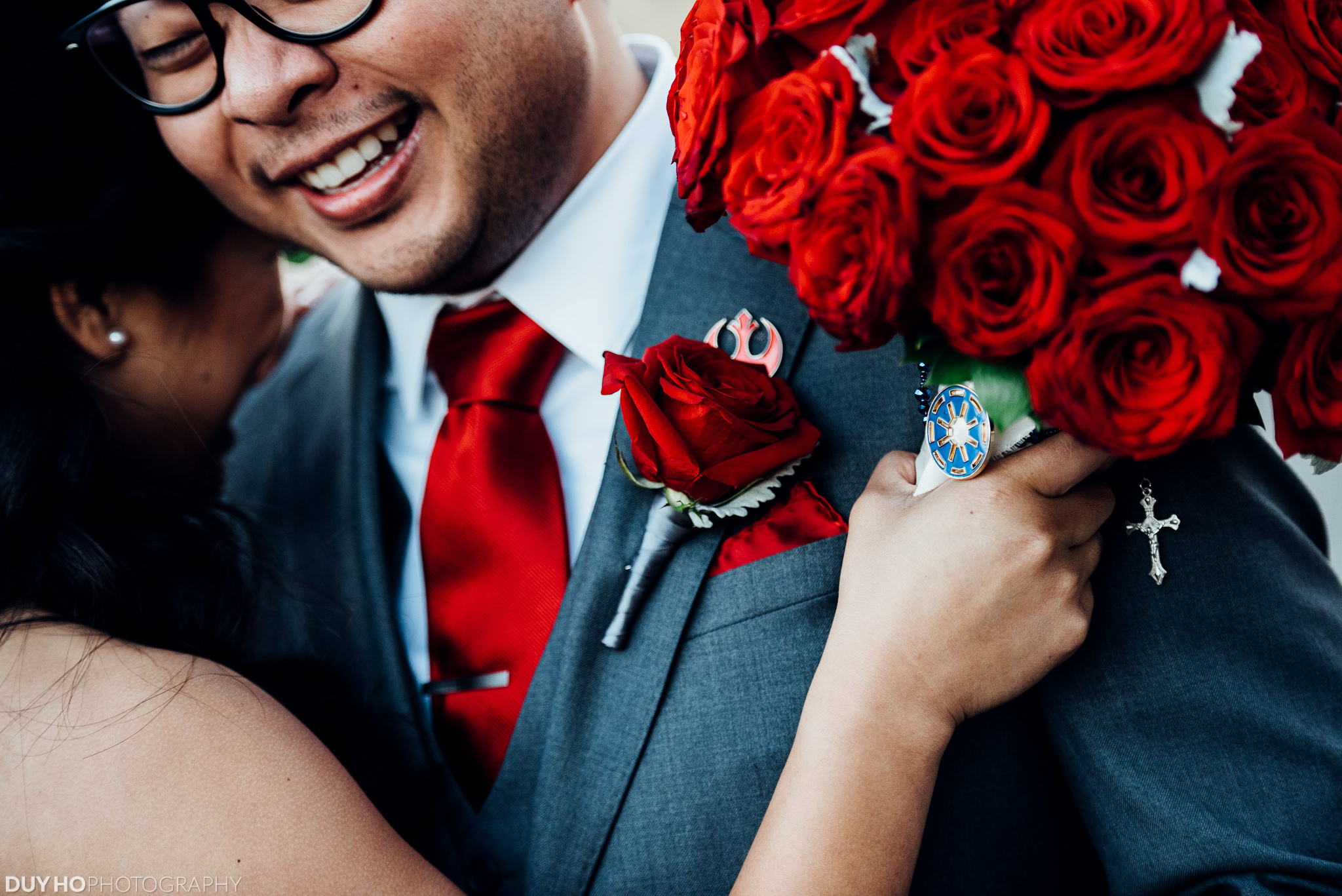 Close-up of the bouquet and smiles